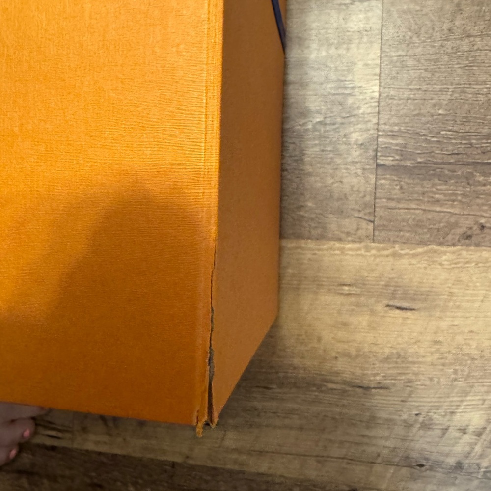 Large Louis Vuitton box - Picture 4 of 5